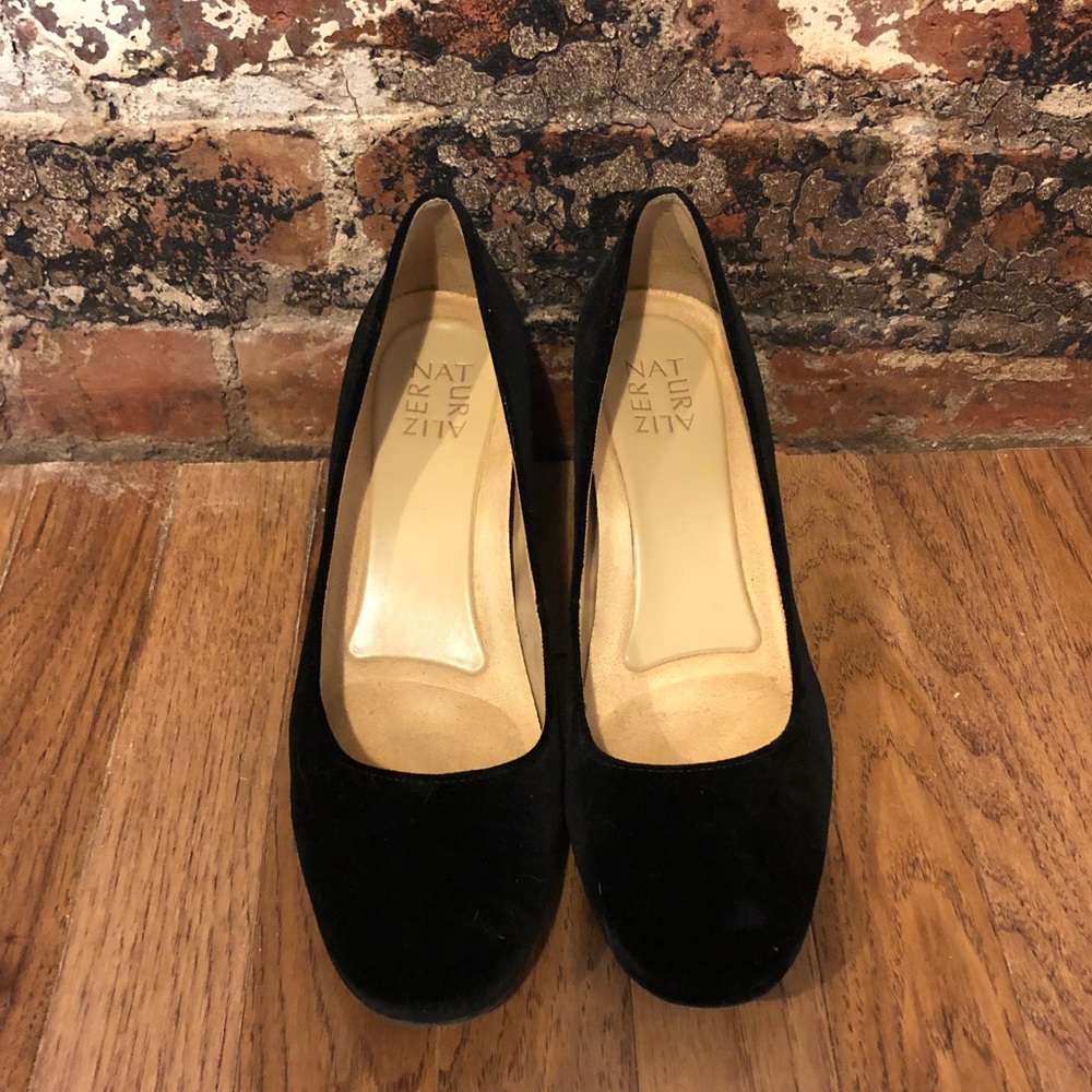Whitney Velvet Pump